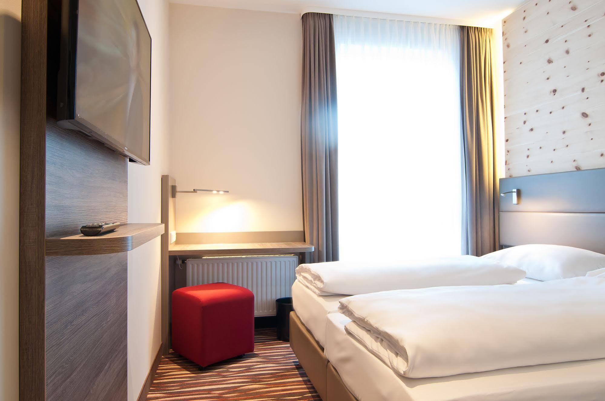 Amaro Hotel Bergkirchen  Exterior photo
